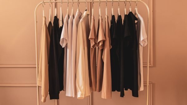 Minimalistic Fashion Boundaries: Join The No-Frills Club